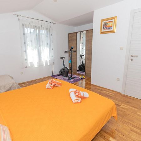 Spacious Villa For 10 With A Big Private Pool Trilj المظهر الخارجي الصورة