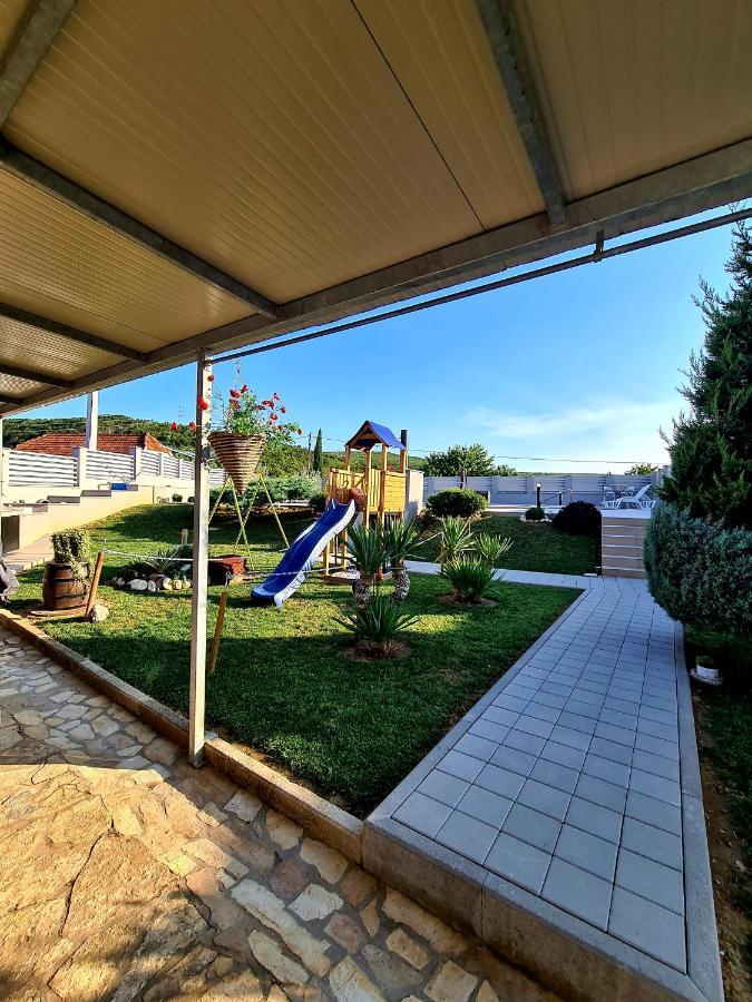 Spacious Villa For 10 With A Big Private Pool Trilj المظهر الخارجي الصورة