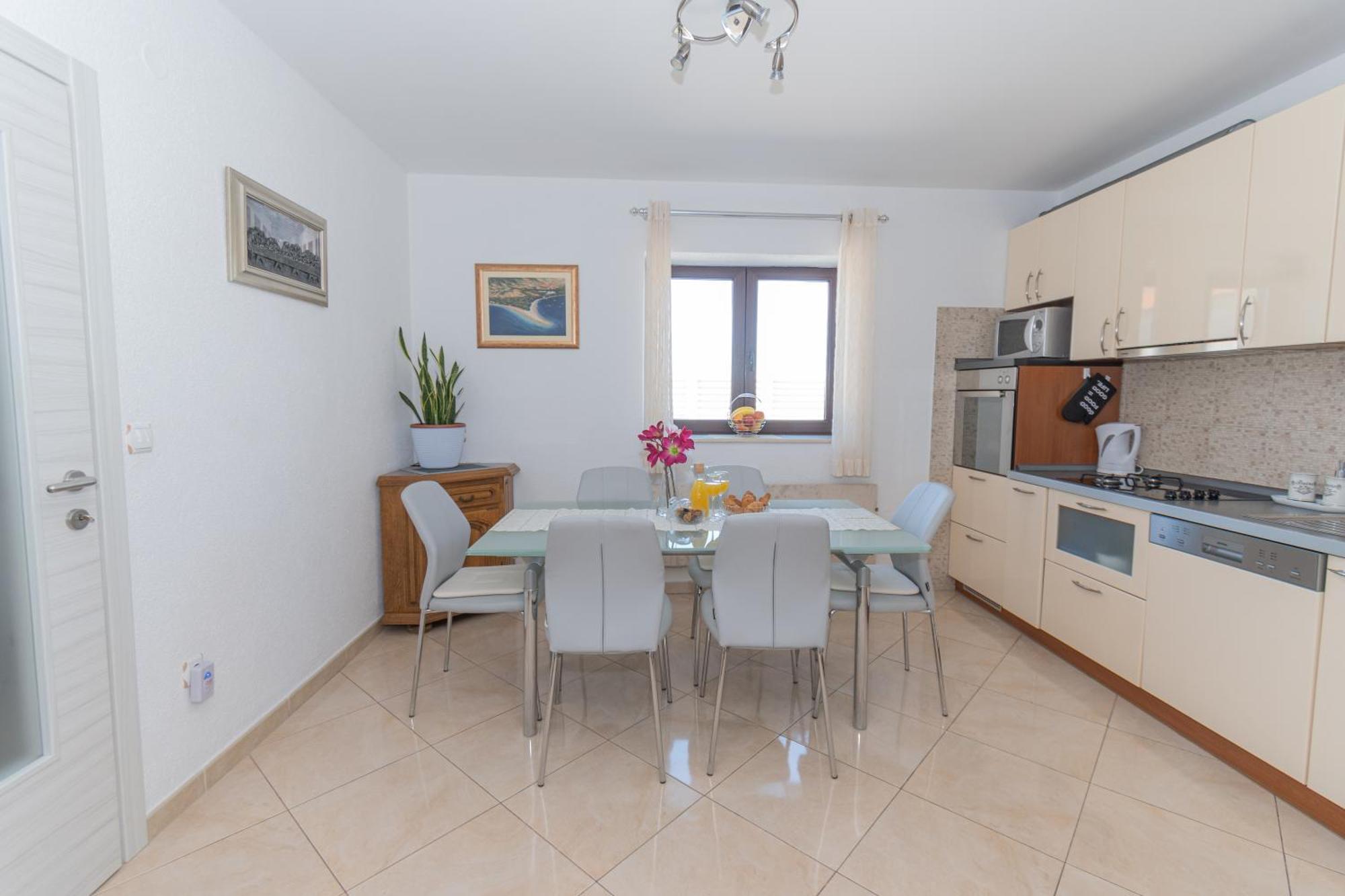 Spacious Villa For 10 With A Big Private Pool Trilj المظهر الخارجي الصورة