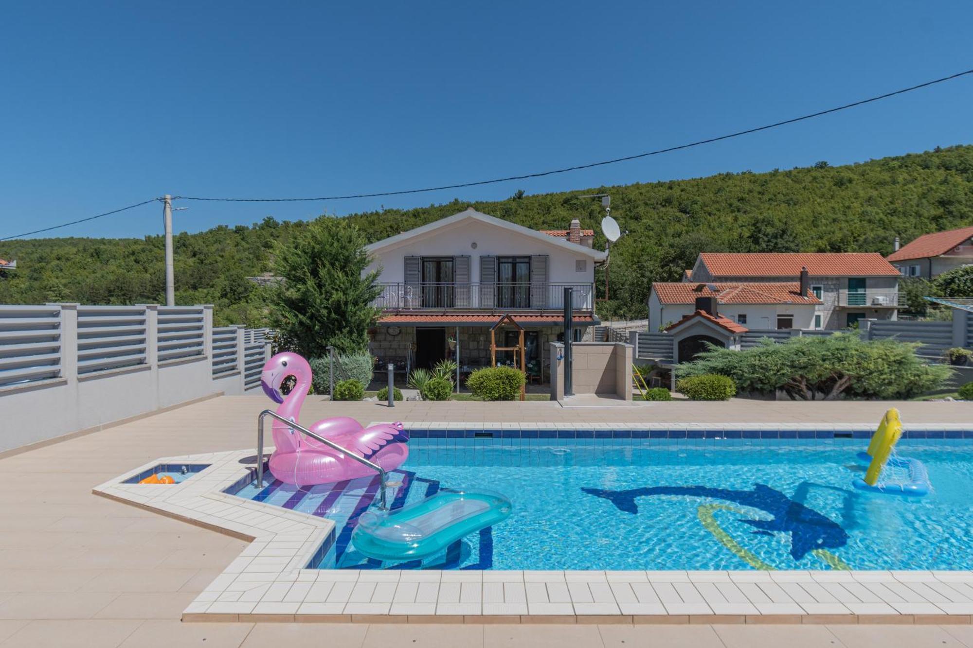 Spacious Villa For 10 With A Big Private Pool Trilj المظهر الخارجي الصورة