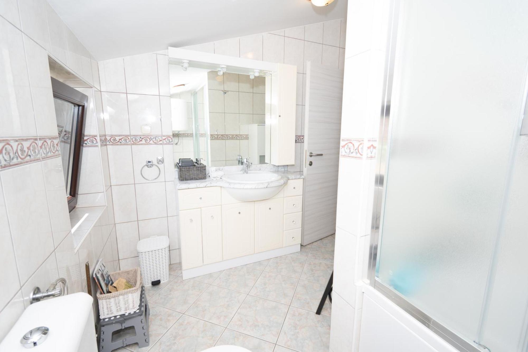 Spacious Villa For 10 With A Big Private Pool Trilj المظهر الخارجي الصورة
