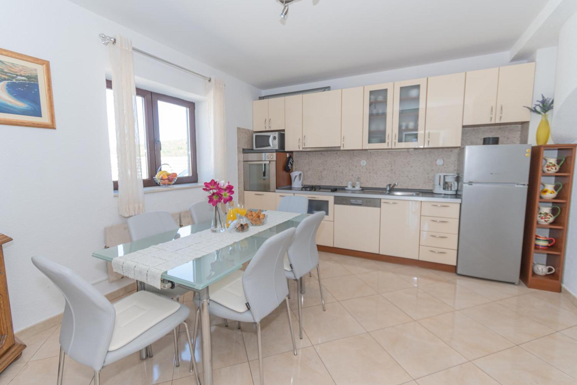 Spacious Villa For 10 With A Big Private Pool Trilj المظهر الخارجي الصورة