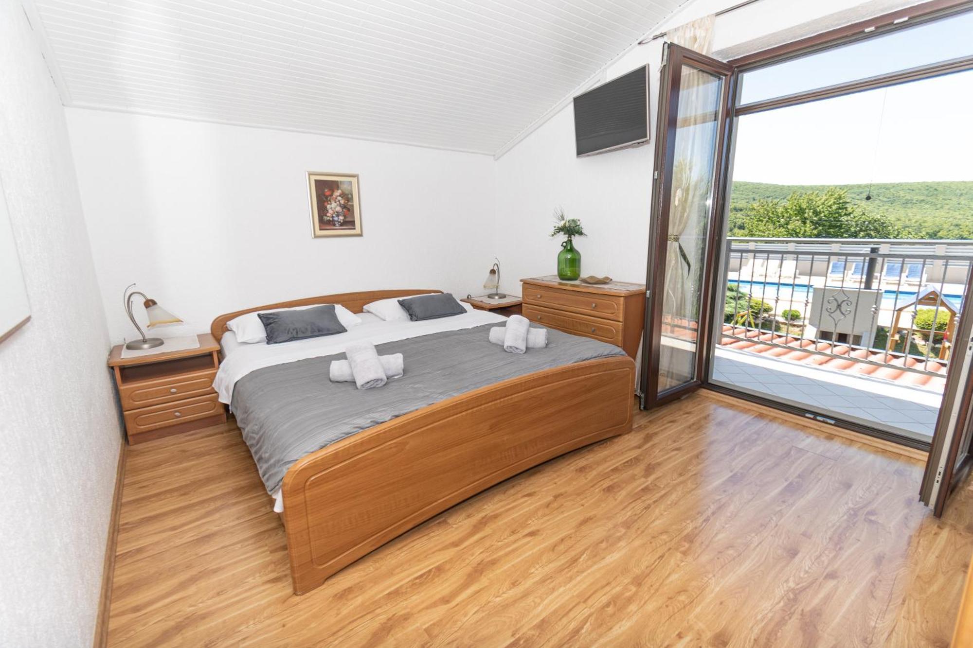 Spacious Villa For 10 With A Big Private Pool Trilj المظهر الخارجي الصورة