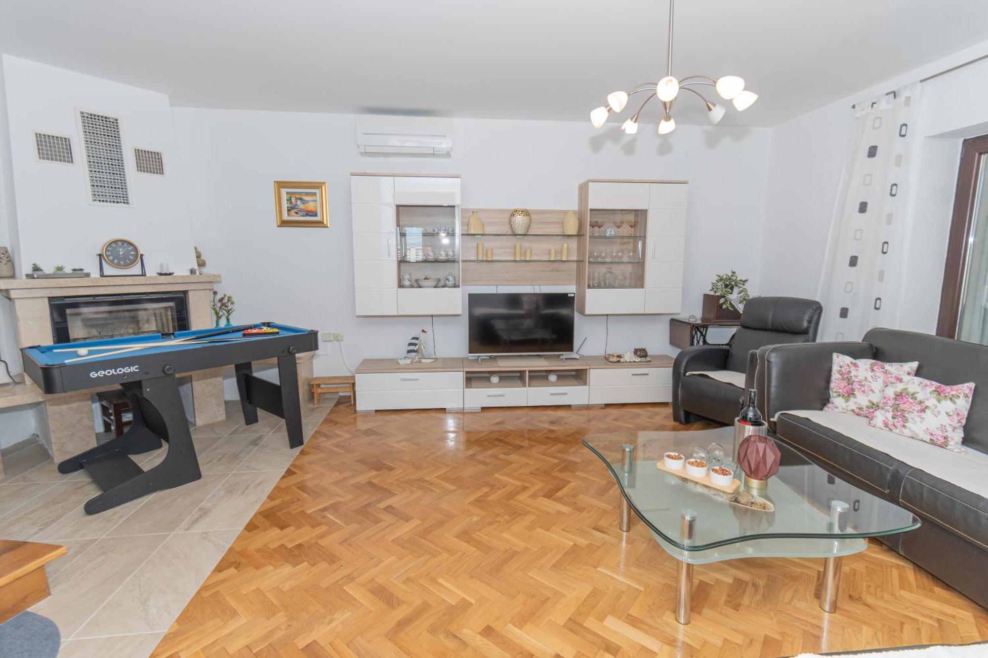 Spacious Villa For 10 With A Big Private Pool Trilj المظهر الخارجي الصورة