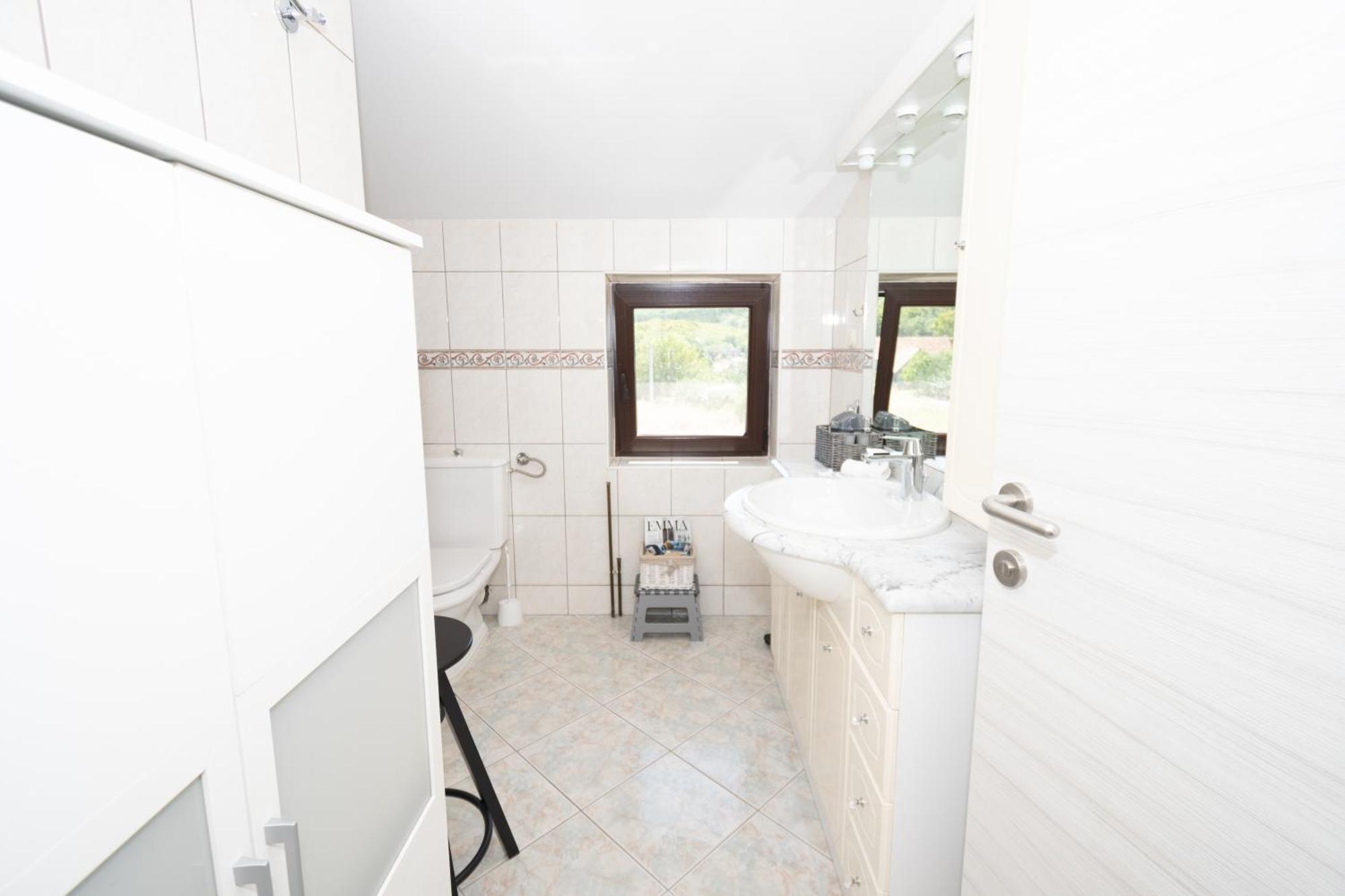 Spacious Villa For 10 With A Big Private Pool Trilj المظهر الخارجي الصورة